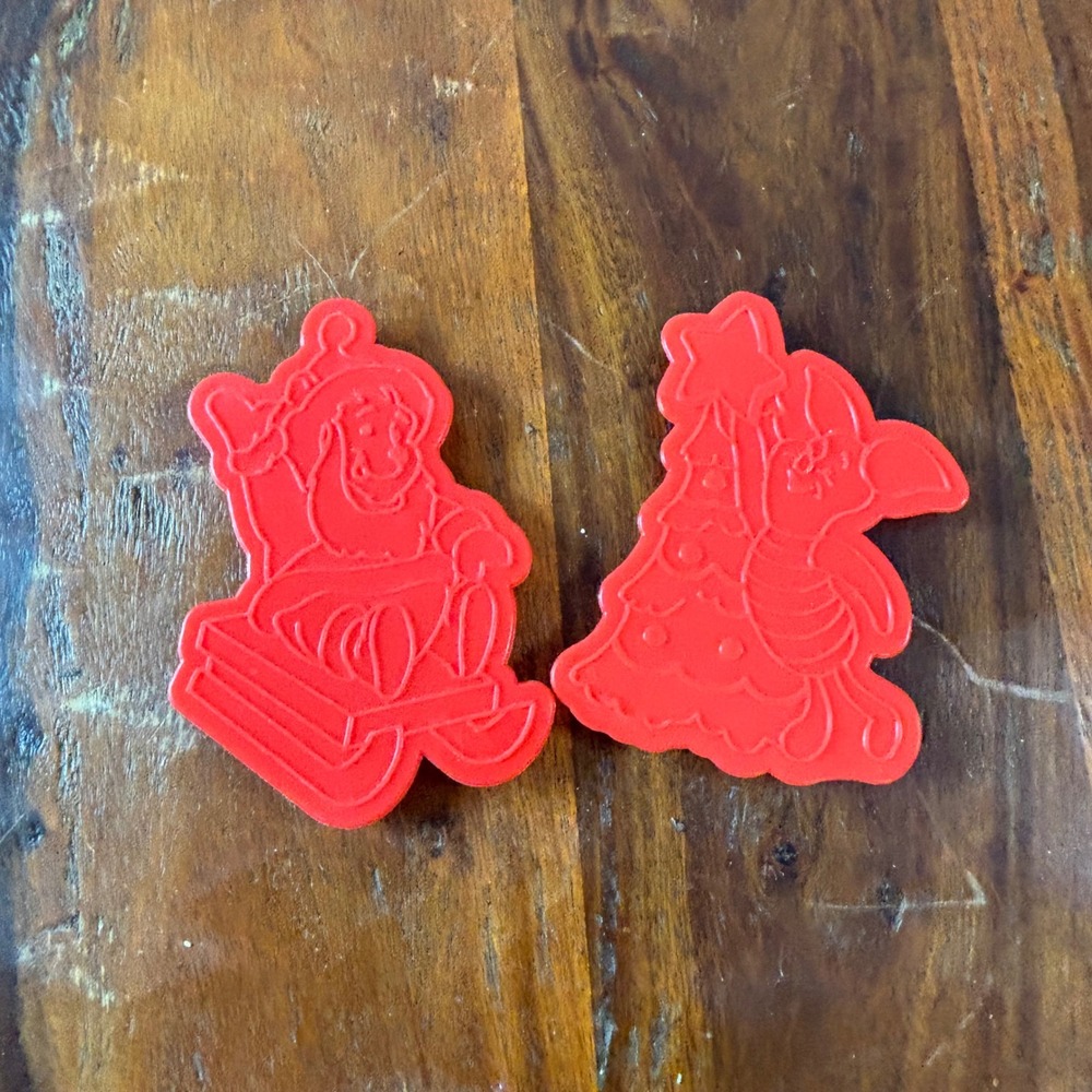 Vintage Disney Winnie the Pooh Christmas Cookie Cutters‎ Tigger Piglet Red 2pc